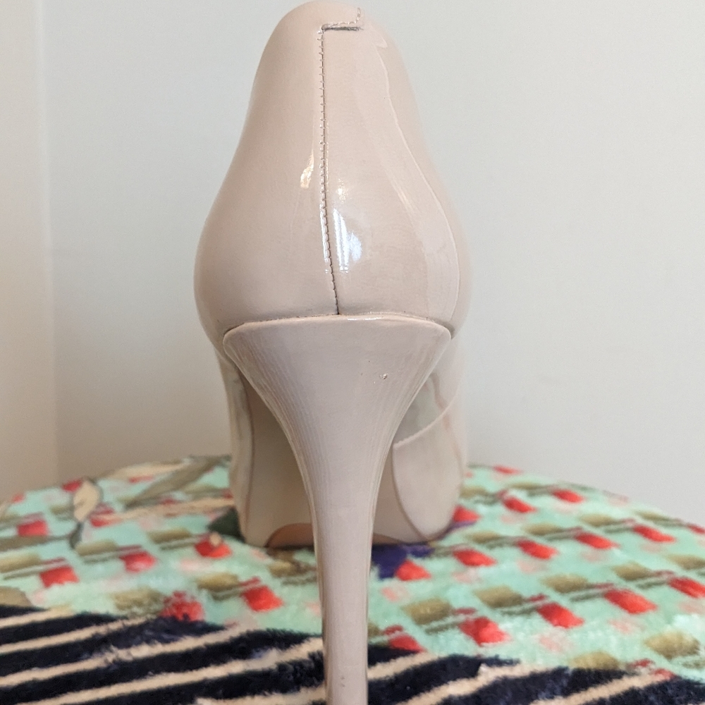 High heels - Picture 2 of 3